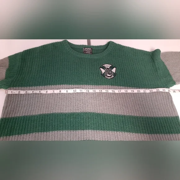 Womens' green/gray Harry Potter "Slytherin" crop-style sweater - size x-large - Picture 6 of 6